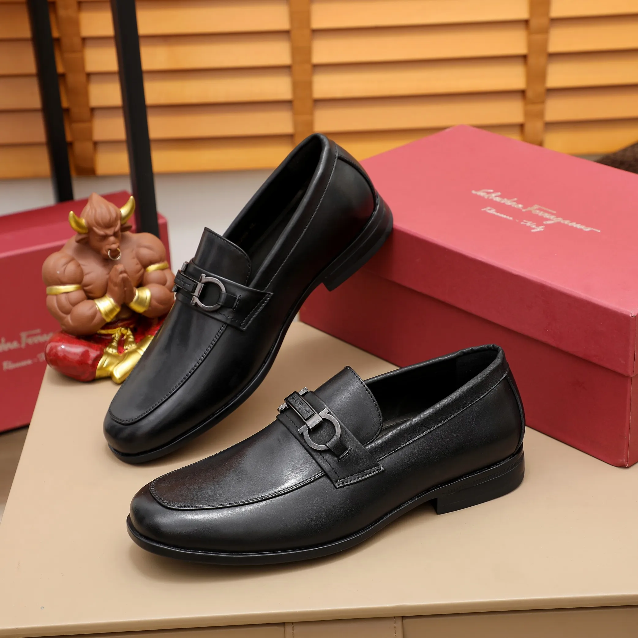 Men's shoes 💰540 🕷🕷🐂【Ferragamo】Ferragamo Popular fashionable casual shoes🇨🇳Official website counter 1:1 production, original mold opening💯Good quality visible, imported high-end first-layer waxed calfskin, water-dyed🐂leather lining🌿very clear texture, high-quality waterproof, non-slip and wear-resistant outsole🎋high quality and low price, truly handmade🍓Black optional! Code number 38-45……